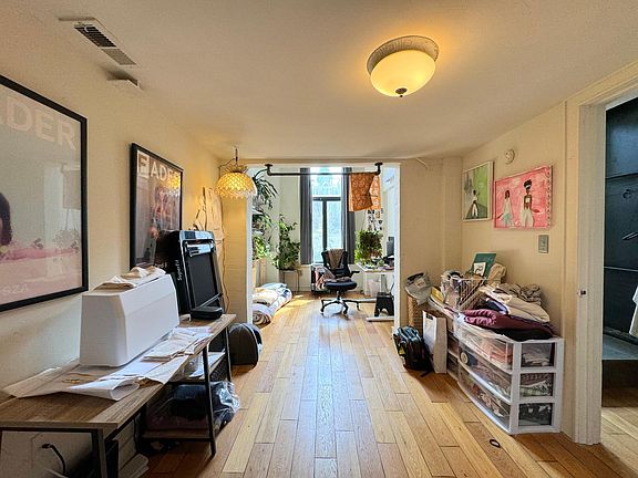 4th image of 431 Fairmount Ave APT 1E