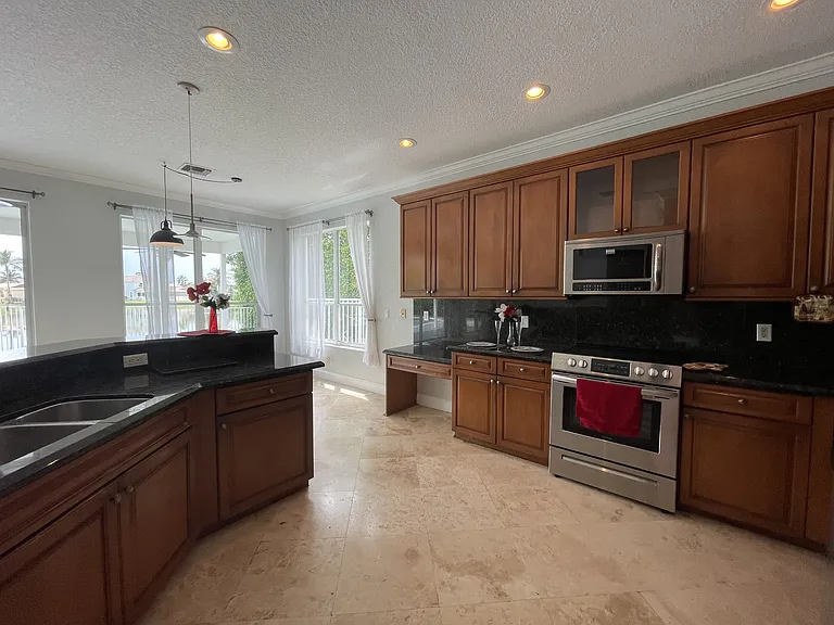 12738 Maypan Dr — Photo 10