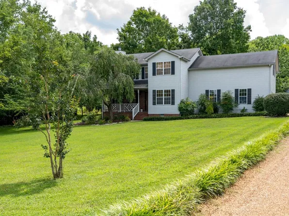 2737 Village Dr, Thompsons Station, TN 37179