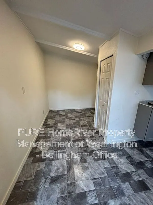 Studio, 1.0 bath, 225 sqft, $750 — Photo 2
