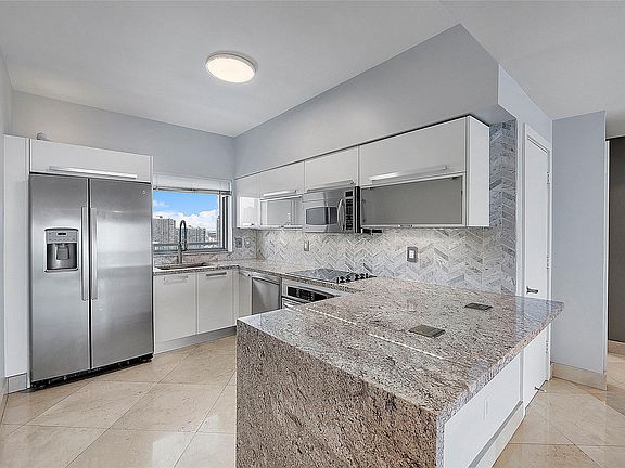 4th image of 601 NE 36th Street #2510