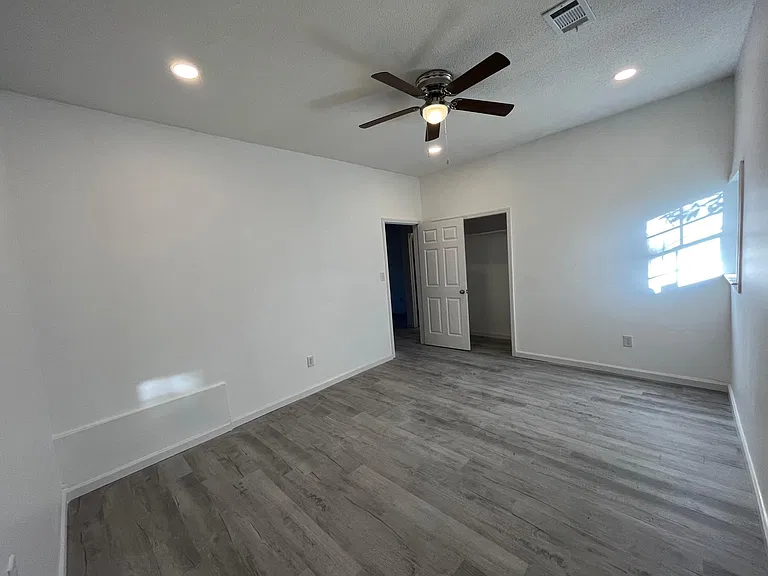 610 W Buena Vista Ave #WH — Photo 6