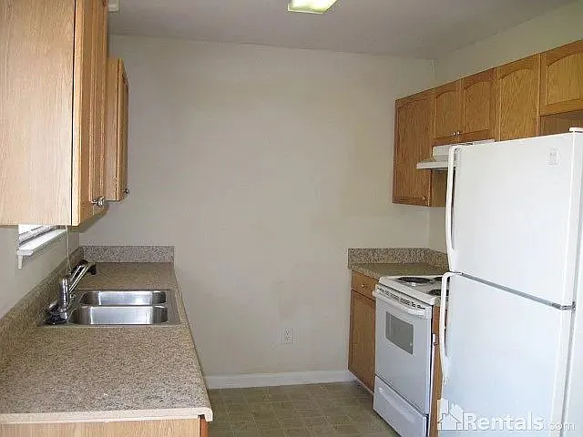 3 bed, 2.0 bath, 1200 sqft, $1,695 — Photo 3