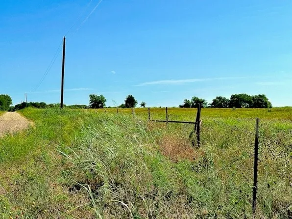 3 County Road 26720, Honey Grove, TX 75446
