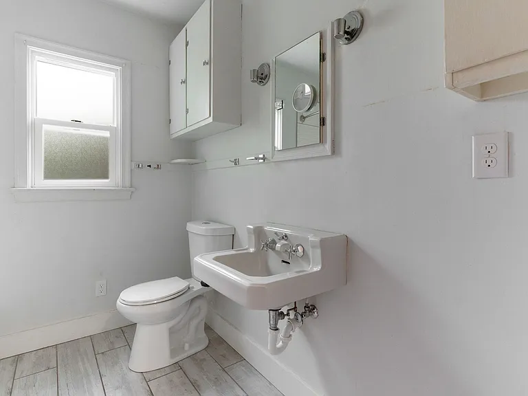 2625 Gunnison St — Photo 8