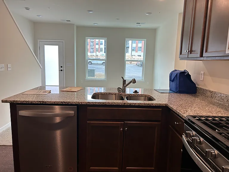 407 Reading Ct — Photo 3