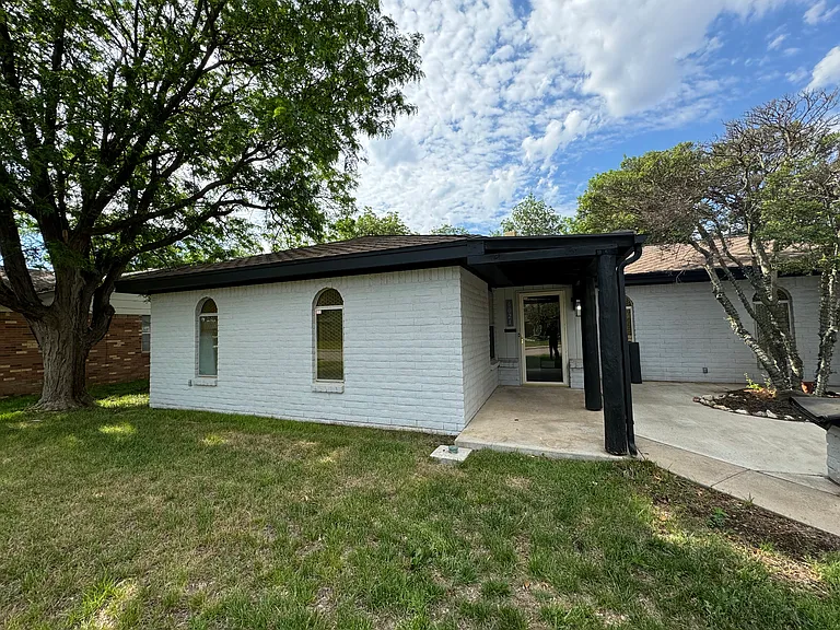 6021 Hanson Rd — Photo 2