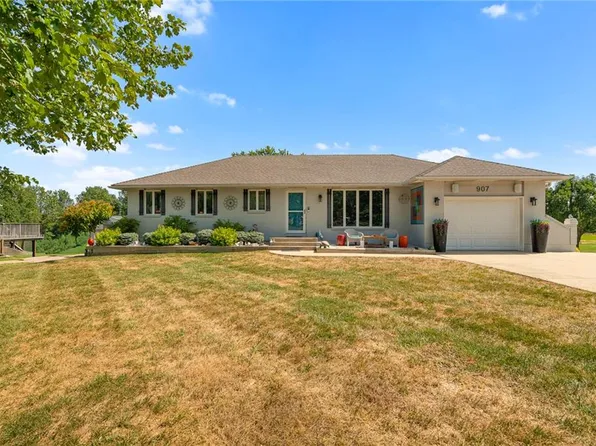 907 N 5th St, Drexel, MO 64742