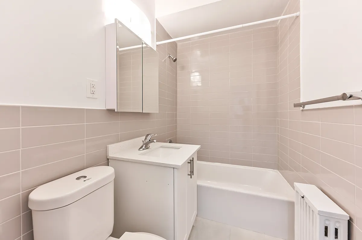Building Photo - 135 Lawton Blvd #304