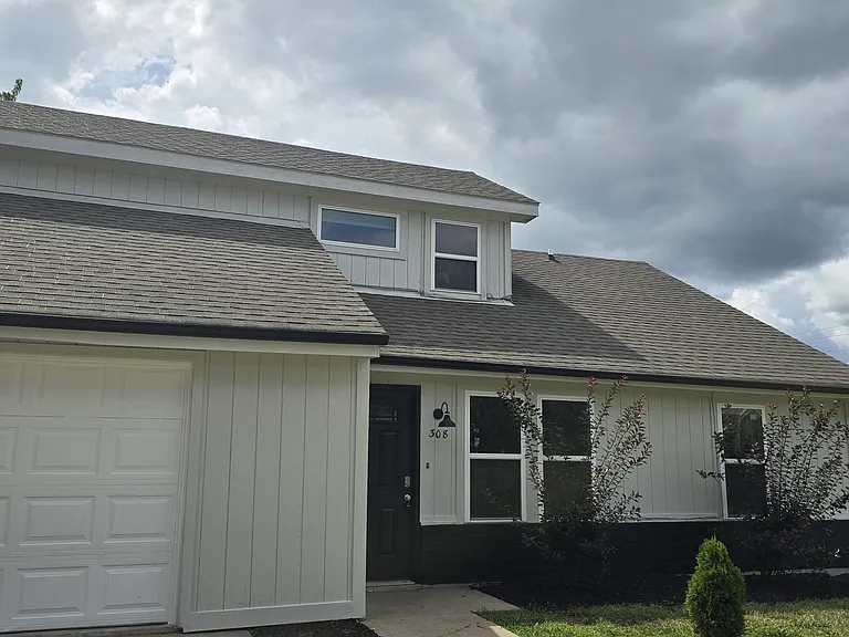 308 SE Melody Ln #A — Photo 2