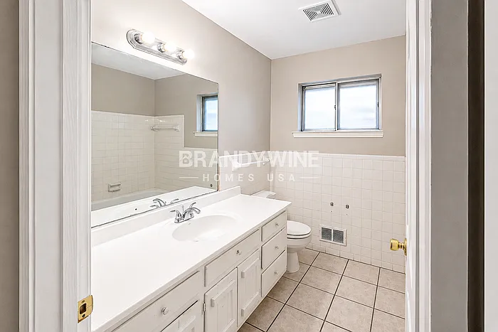 3076 Emerald St — Photo 16
