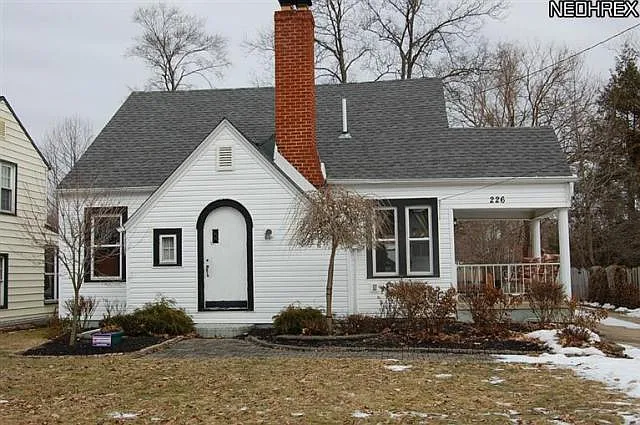 226 Oakley Ave photo 1