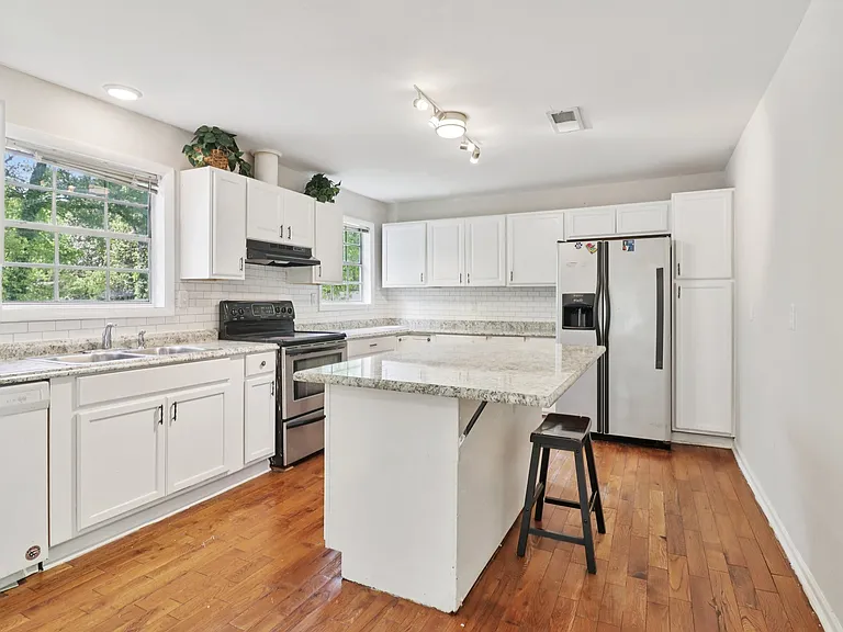 2344 Chestnut Log Pl — Photo 32