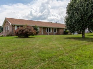 33376 Huckleberry Dr, Glade Spring, VA 24340