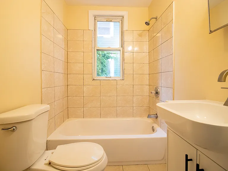 373-1A Blatchley Ave #1B — Photo 4
