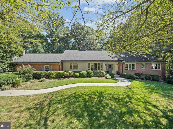 8601 Fenway Dr, Bethesda, MD 20817