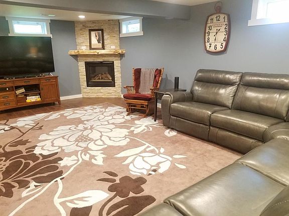 LL family rm toward fireplace Boundary D