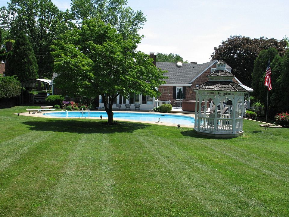 Yard/Pool