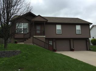 848 SW Country Hill Dr, Grain Valley, MO 64029