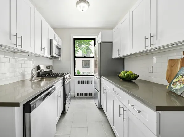 40 Clarkson Avenue, image 3 of 6