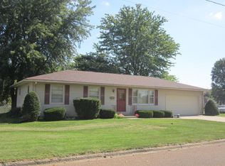 1490 S Lafayette Ave, Marshall, MO 65340