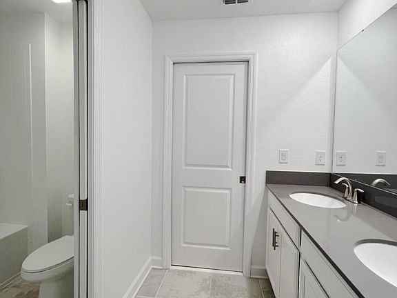 3rd image of 5024 Center Ct