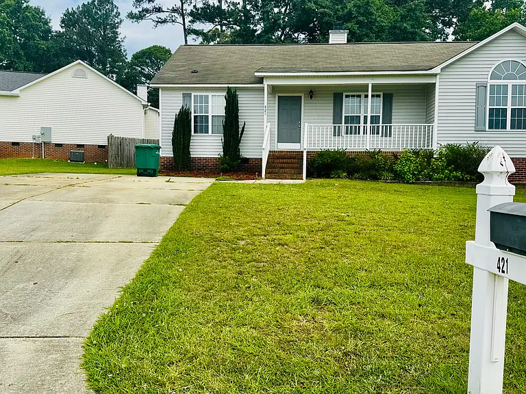 421 Barn View Ct — Photo 1