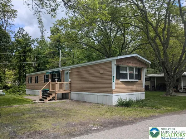 250 Lower Pmhe North Dr, East Stroudsburg, PA 18302