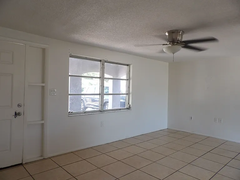 10025 Brandywine Ln — Photo 4