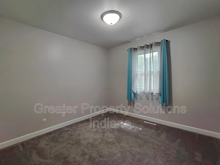 1932 S Park Ave — Photo 5