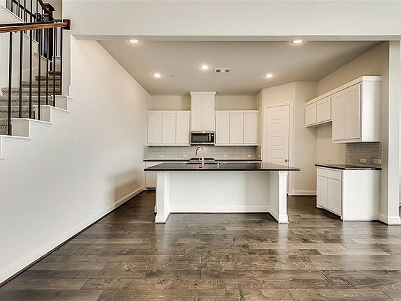 4th image of 4925 Shore Crest Dr