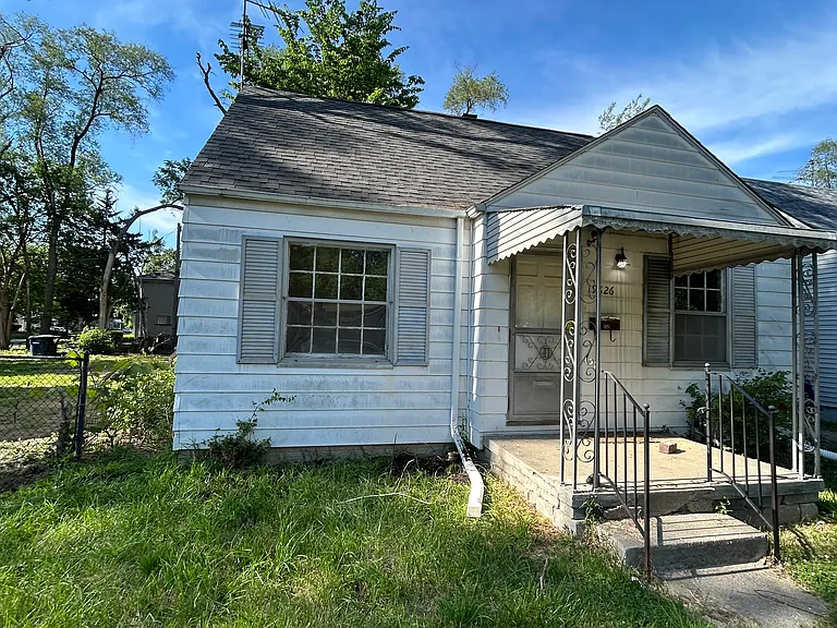 19820 Lyndon St — Photo 1