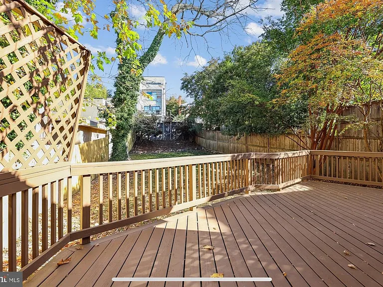 4451 Macarthur Blvd NW — Photo 27
