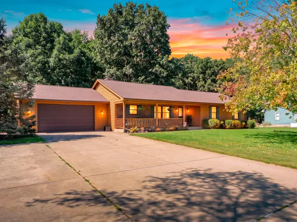 48884 Hickory Ln, Mattawan, MI 49071