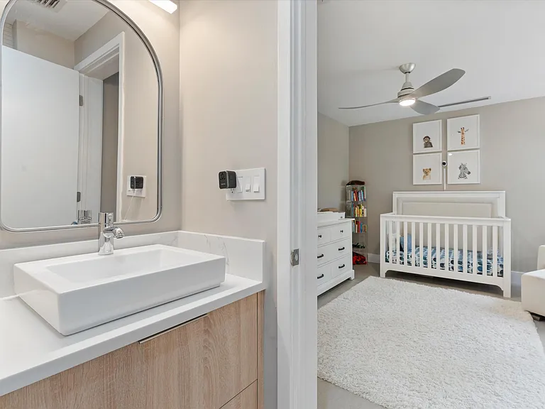 1509 NE 4th Pl — Photo 17