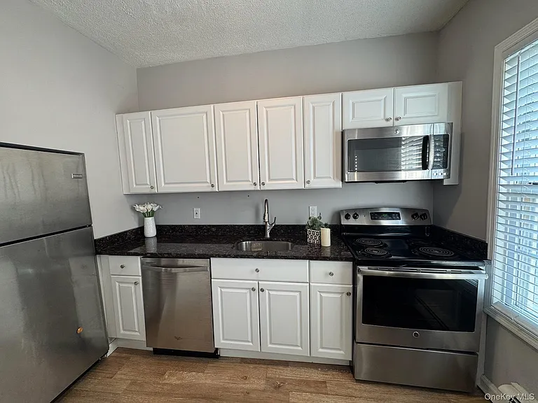 172 Main St #1 — Photo 4