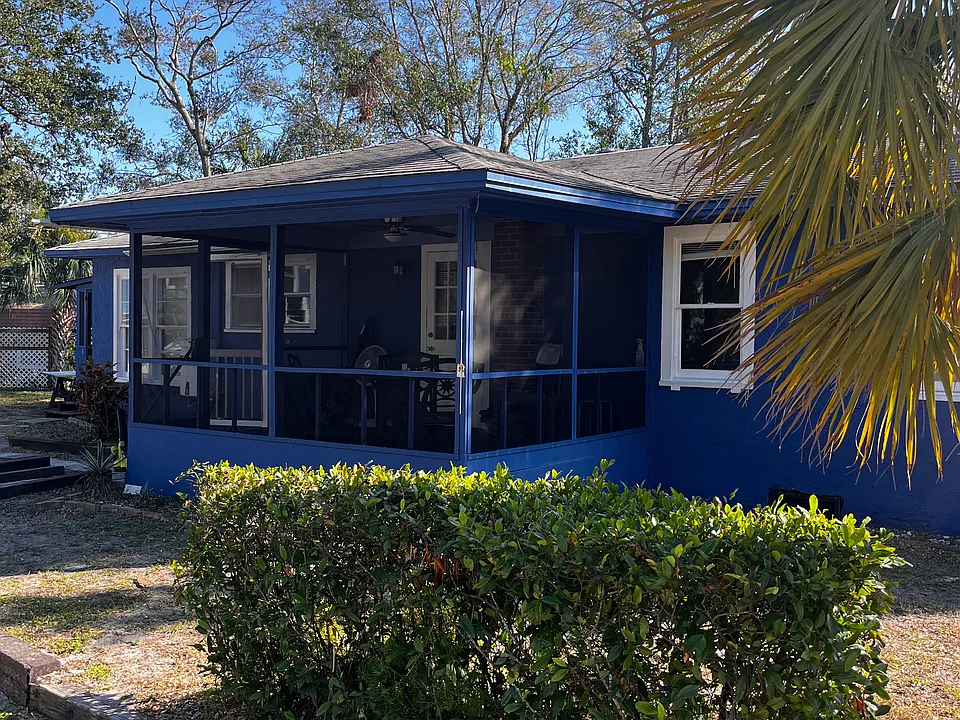 1437 Hamlet Ave #2