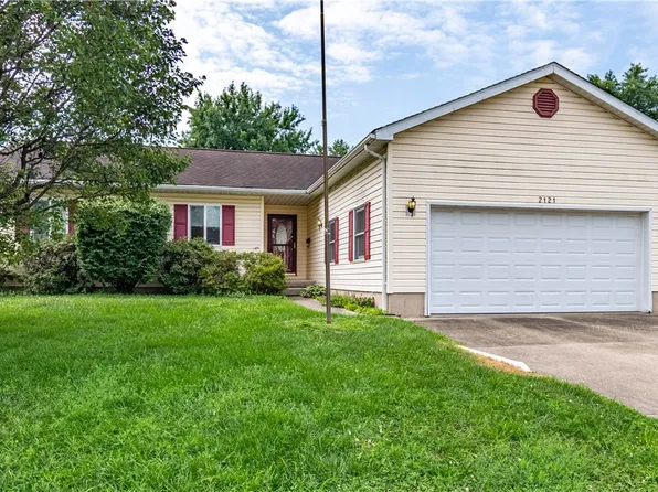 2121 Barding Ave, Decatur, IL 62526