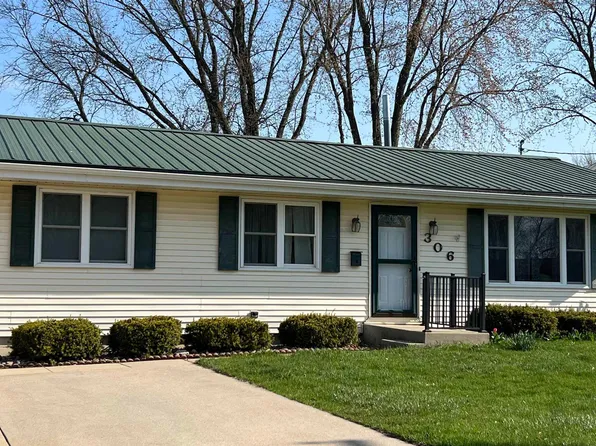 306 E Washington St, New Hampton, IA 50659