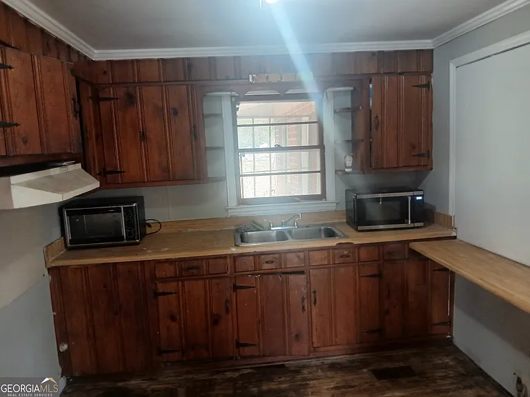 1387 Dewey St — Photo 11