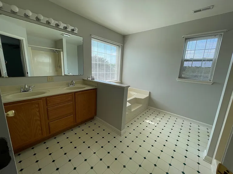 21707 Harrison St — Photo 10