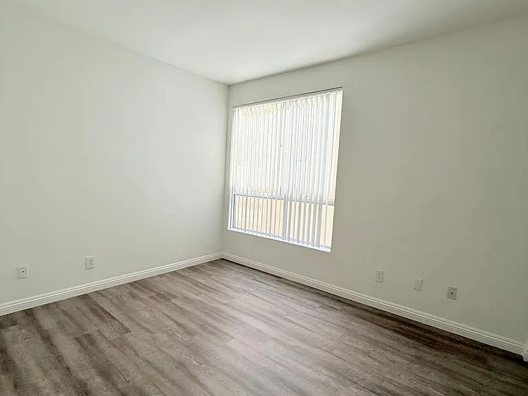 8715 Burton Way - Urban Feel Charming 2 bed 2 bath — Photo 15