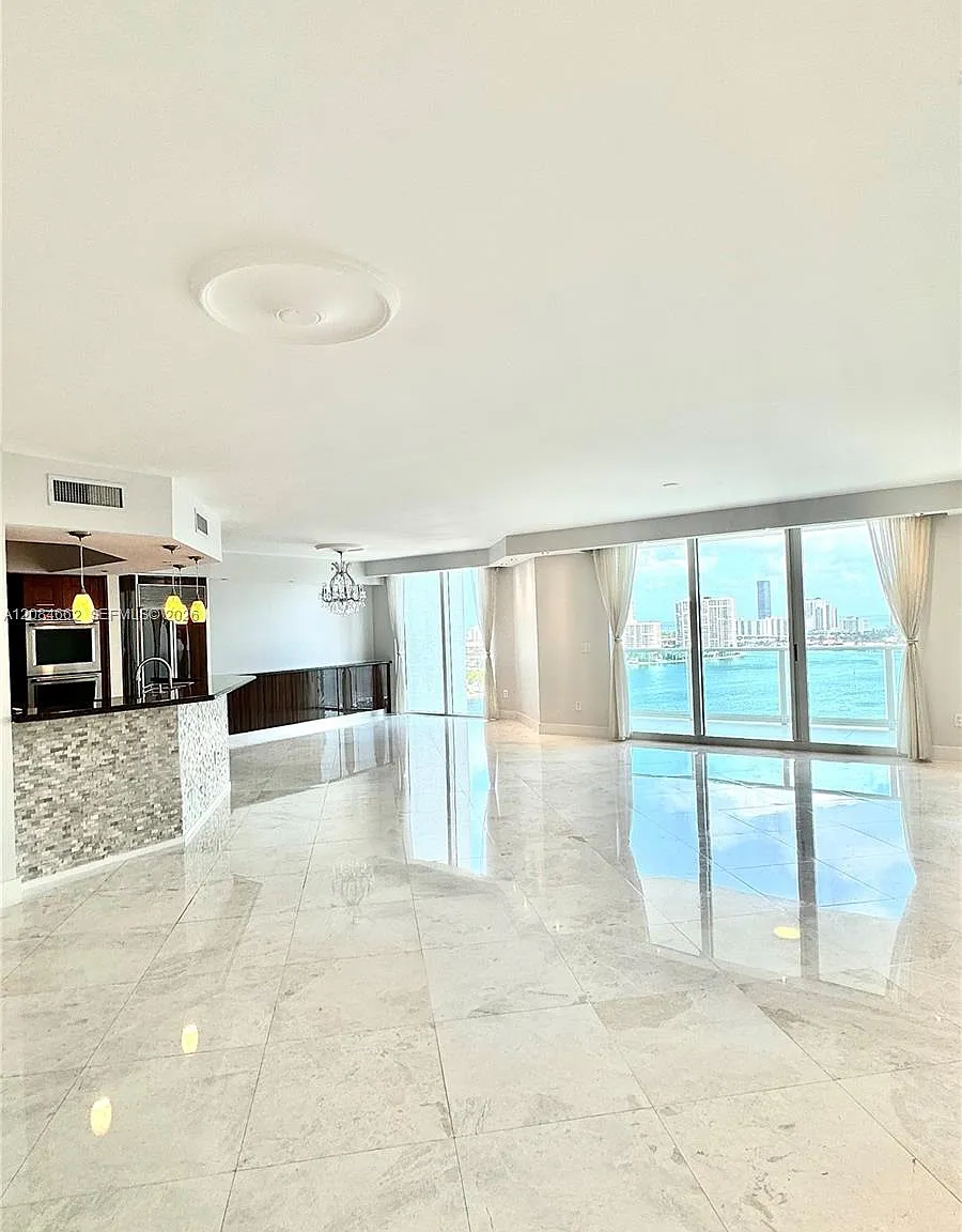 The Peninsula Ii Condo — Photo 4