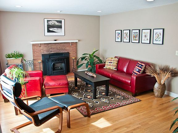 Living Room w/ Pellet Insert