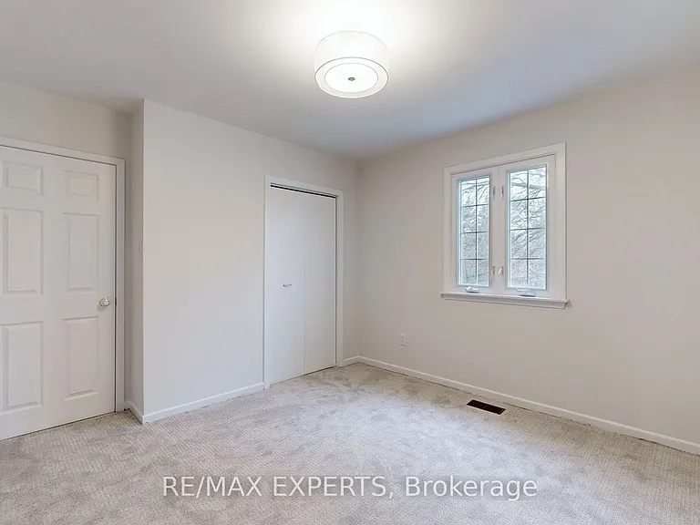 187 Cassandra Blvd — Photo 21