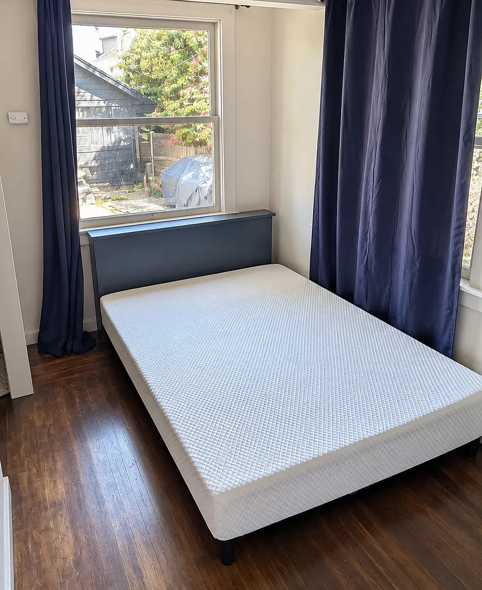 10 bed, 4200 sqft, $1,175 — Photo 1
