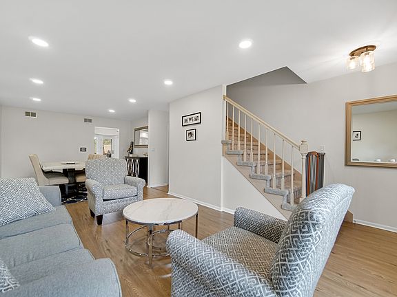 4th image of 7925 Beacon Dr