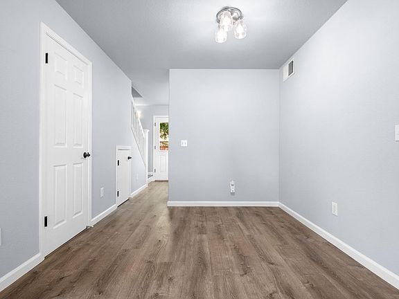 4th image of 2380 Iroquois Street