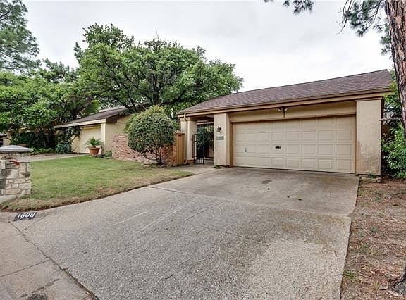 3rd image of 1608 Oakwood Ln