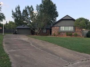 801 Mockingbird Ln, Okmulgee, OK 74447